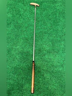 Acushnet Bullseye John Reuter Right Hand Brass Putter Vintage Golf Putter